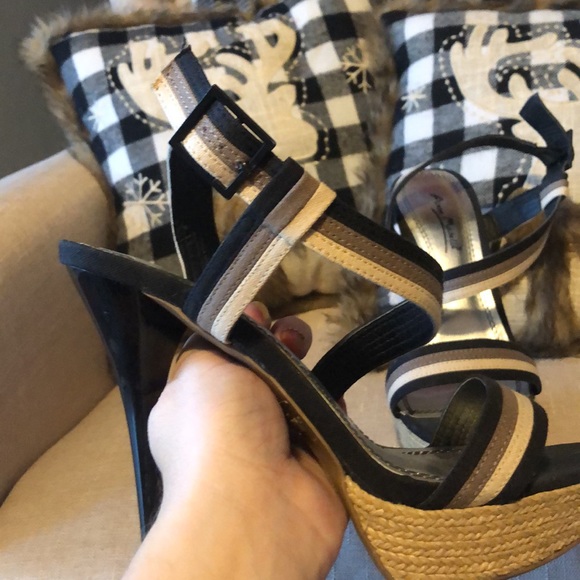 Multi colored strappy heels. Size 7. - Picture 6 of 6